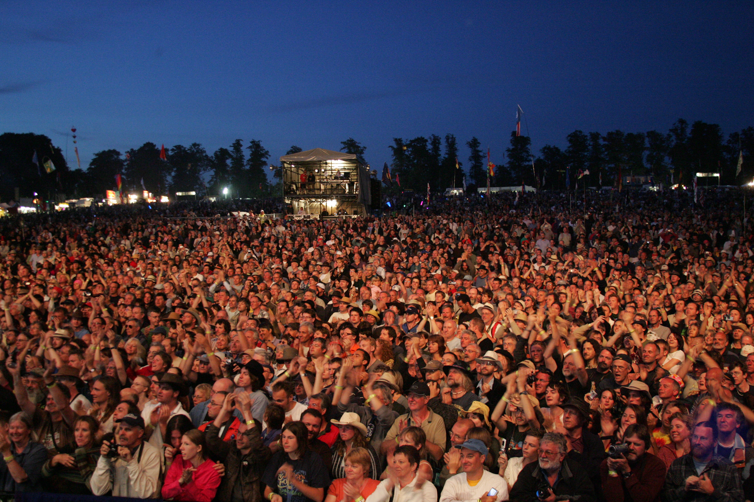 Crowd at night Cropredy