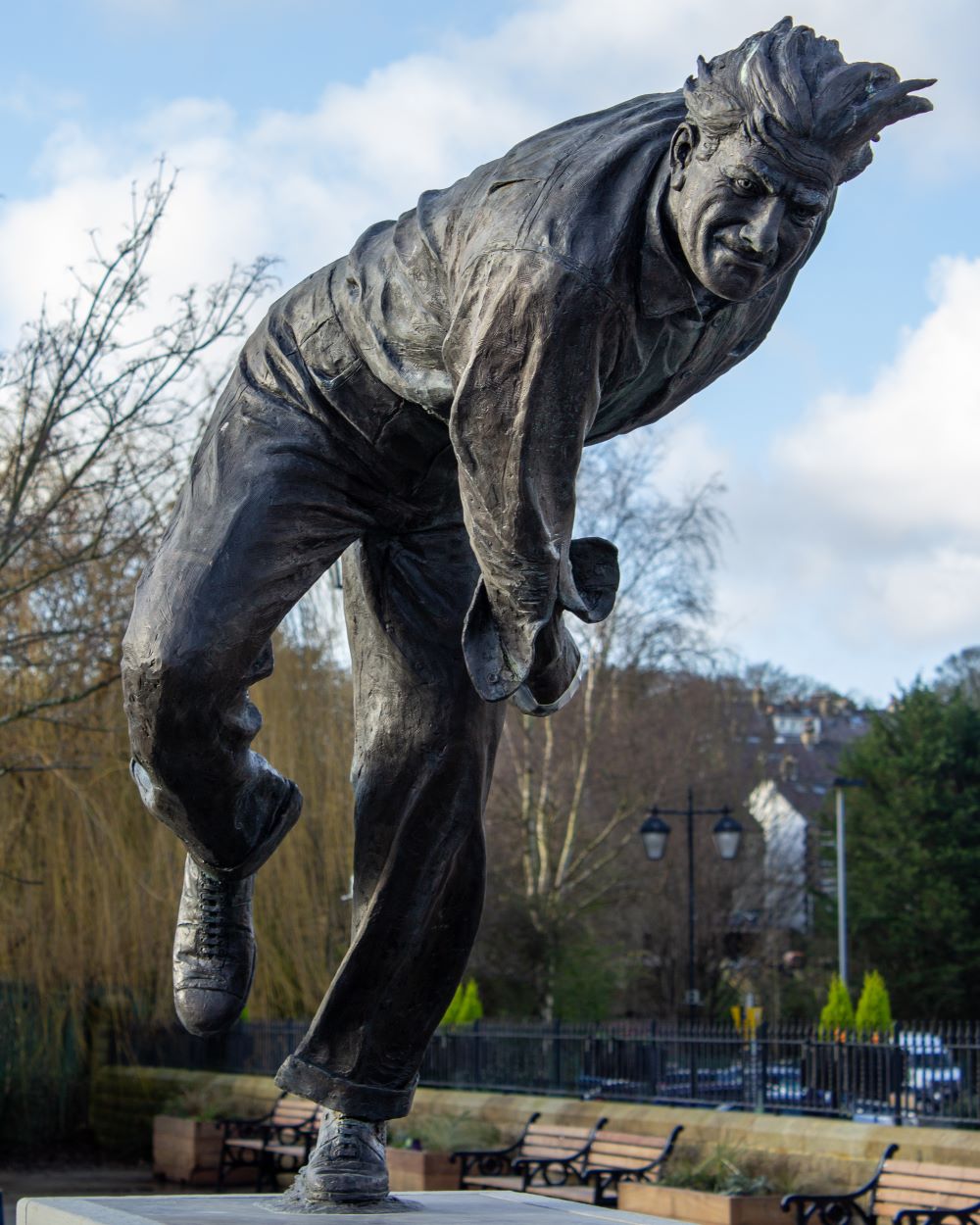 Statue_in_Skipton_of_a_Yorkshire_hero_Freddie_Trueman_credit_shutterstock