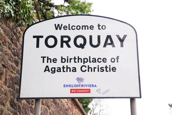 Welcome_to_Torquay_sign